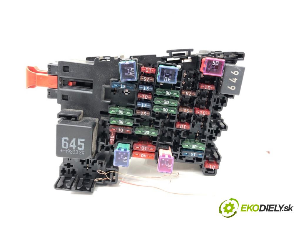 MAN TGE Autobus 2017 - 2022    2.0 TDI 130 kW [177 KM] olej napędowy 2017 - 2022  skříňka poistková  (Pojistkové skříňky)