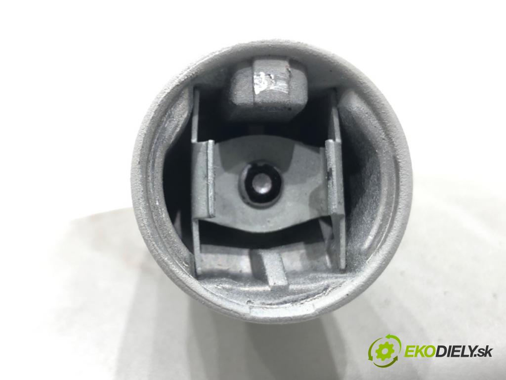 AUDI A3 (8P1) 2003 - 2013    2.0 FSI 110 kW [150 KM] benzyna 2003 - 2008  zpětné zrcátko vnitřní  (Světla vnitřní)