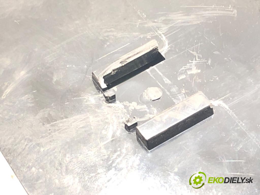 MAZDA 5 (CR19) 2005 - 2010    2.0 CD (CR19) 81 kW [110 KM] olej napędowy 2005 - 2010  Modul BCM CD3467560B (Ostatné)