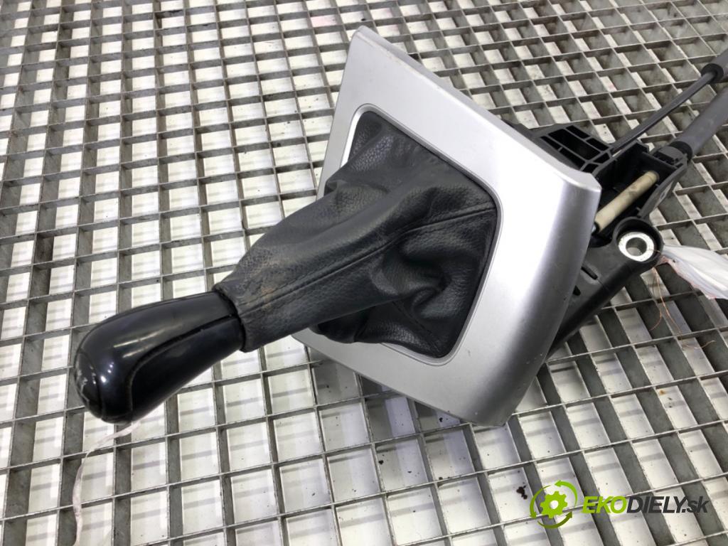 MAZDA 5 (CR19) 2005 - 2010    2.0 CD (CR19) 81 kW [110 KM] olej napędowy 2005 - 2010  Kulisa  (Rýchlostné páky / kulisy)