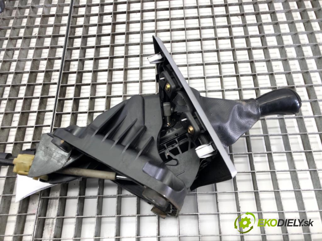 MAZDA 5 (CR19) 2005 - 2010    2.0 CD (CR19) 81 kW [110 KM] olej napędowy 2005 - 2010  Kulisa  (Rýchlostné páky / kulisy)