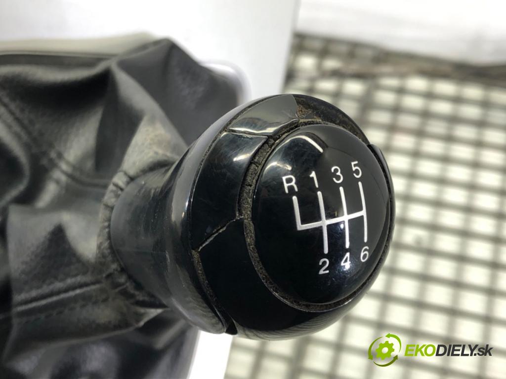 MAZDA 5 (CR19) 2005 - 2010    2.0 CD (CR19) 81 kW [110 KM] olej napędowy 2005 - 2010  Kulisa  (Rýchlostné páky / kulisy)