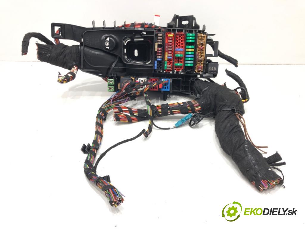 AUDI A6 C8 Avant (4A5) 2018 - 2022    40 TDI Mild Hybrid quattro 150 kW [204 KM] Hybryda silnik Diesla / elektryczny 2018 - 2022  skříňka poistková 4K0971845J (Pojistkové skříňky)