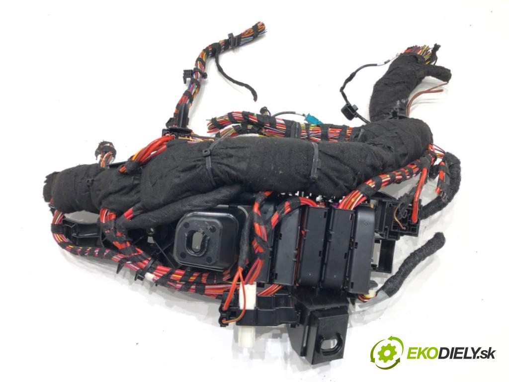 AUDI A6 C8 Avant (4A5) 2018 - 2022    40 TDI Mild Hybrid quattro 150 kW [204 KM] Hybryda silnik Diesla / elektryczny 2018 - 2022  skříňka poistková 4K0971845J (Pojistkové skříňky)