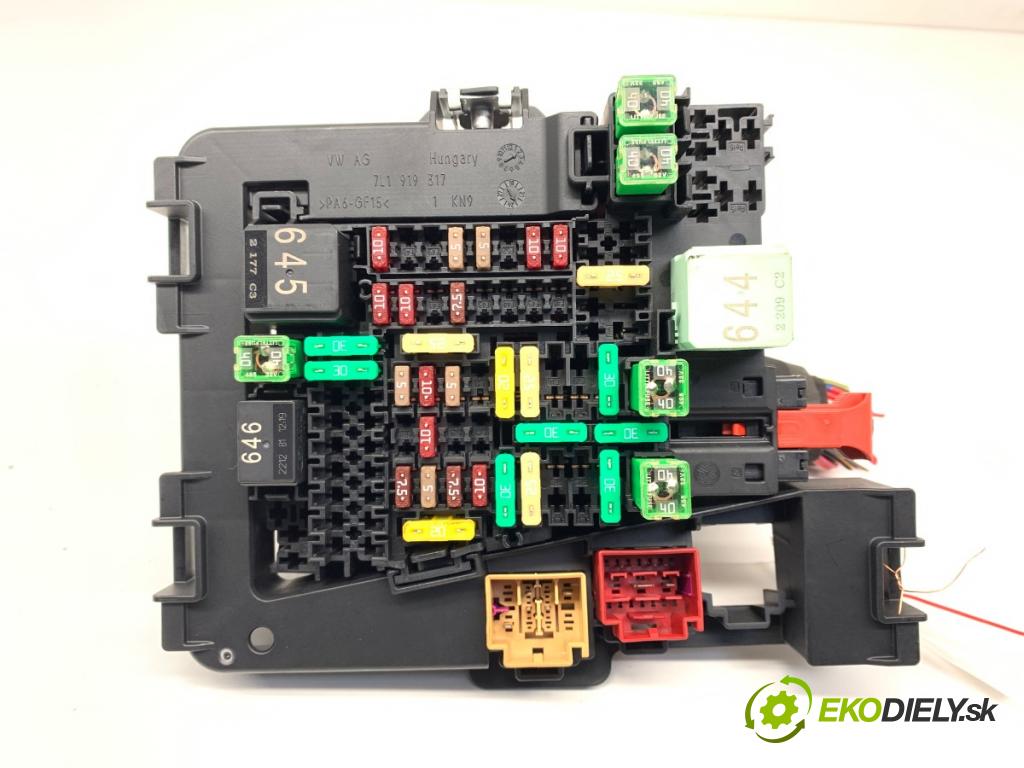 VW TRANSPORTER / CARAVELLE VI Autobus (SGB, SGJ, SHB, SHJ) 2015 - 2022    2.0 TDI 110 kW [150 KM] olej napędowy 2015 - 2022  skříňka poistková 2Q0937615A (Pojistkové skříňky)