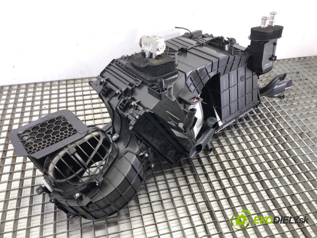 VW TRANSPORTER / CARAVELLE VI Autobus (SGB, SGJ, SHB, SHJ) 2015 - 2022    2.0 TDI 110 kW [150 KM] olej napędowy 2015 - 2022  topné těleso radiátor topení komplet KOMBAJN 7L1816005M (Radiátory topení)