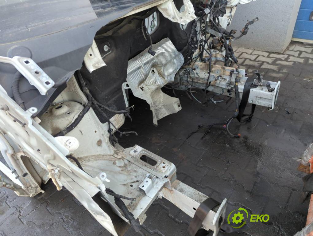 MAN TGE Autobus 2017 - 2022    2.0 TDI 130 kW [177 KM] olej napędowy 2017 - 2022  KAROSERIA ČTVRŤÁK blatník zadní část levý pravý práh střecha PODŁUŻNICA levý pravý