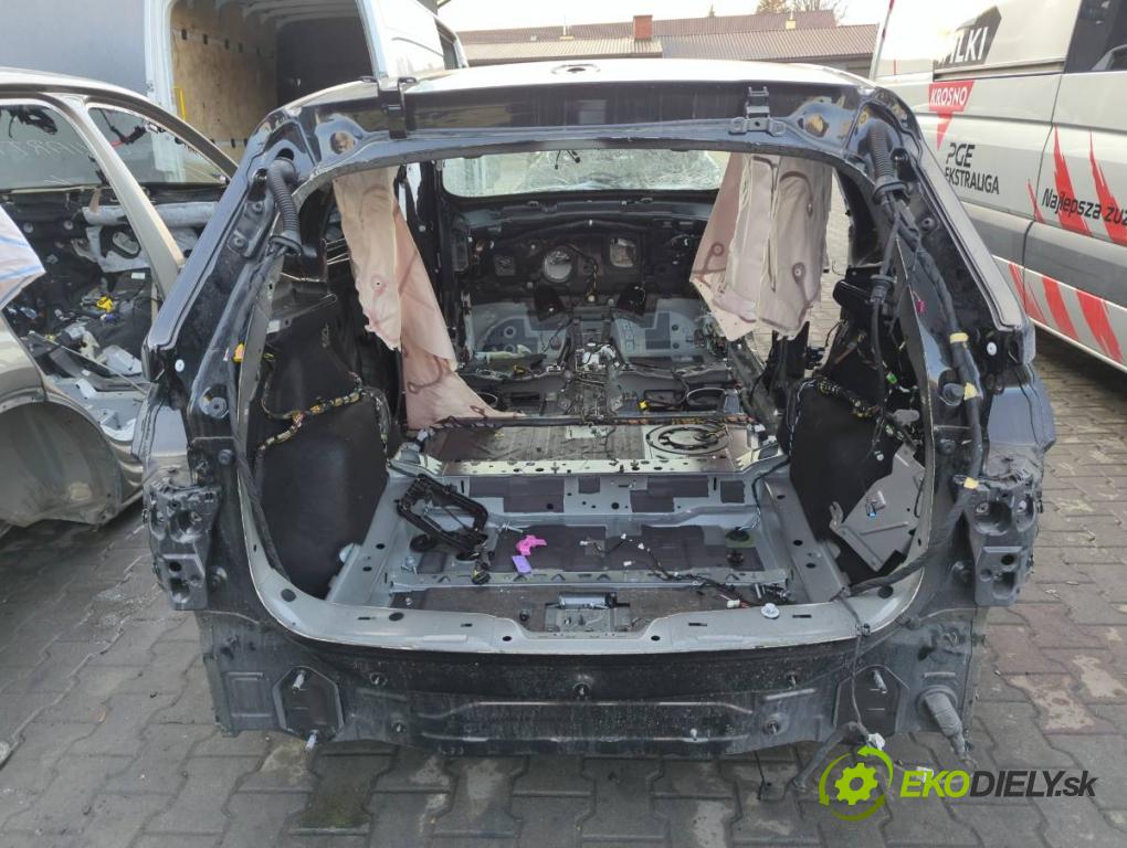BMW X1 (U11) 2022-2025    s-drive 2.0i 115kW [156KM] BENZYNA  KAROSERIA ČTVRŤÁK blatník zadní část levý pravý práh střecha PODŁUŻNICA levý pravý