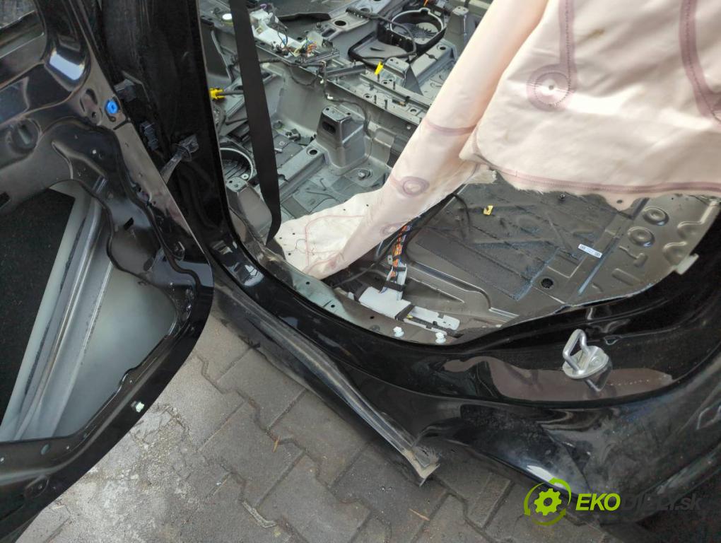 BMW X1 (U11) 2022-2025    s-drive 2.0i 115kW [156KM] BENZYNA  KAROSERIA ČTVRŤÁK blatník zadní část levý pravý práh střecha PODŁUŻNICA levý pravý