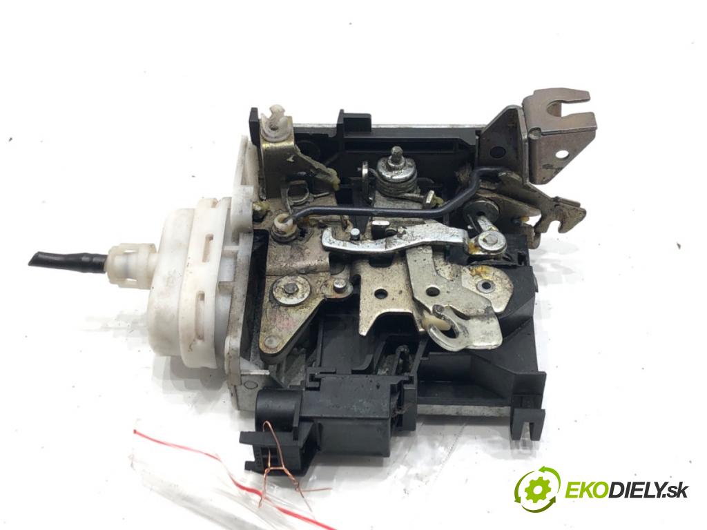 AUDI A3 (8L1) 1996 - 2006    1.9 TDI 96 kW [130 KM] olej napędowy 2000 - 2003  zámok dveře pravý přední část 8L1837016B