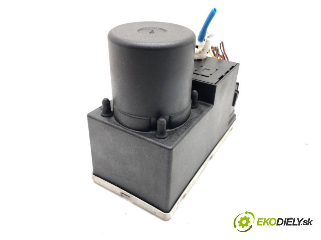 AUDI A3 (8L1) 1996 - 2006    1.9 TDI 96 kW [130 KM] olej napędowy 2000 - 2003  pumpa centrálneho zámku 8D0862257 (Riadiace jednotky centrálneho zámku)