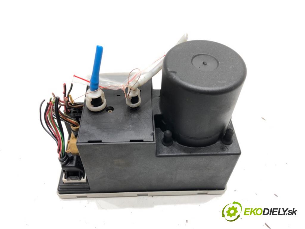 AUDI A3 (8L1) 1996 - 2006    1.9 TDI 96 kW [130 KM] olej napędowy 2000 - 2003  pumpa centrálneho zámku 8D0862257 (Riadiace jednotky centrálneho zámku)