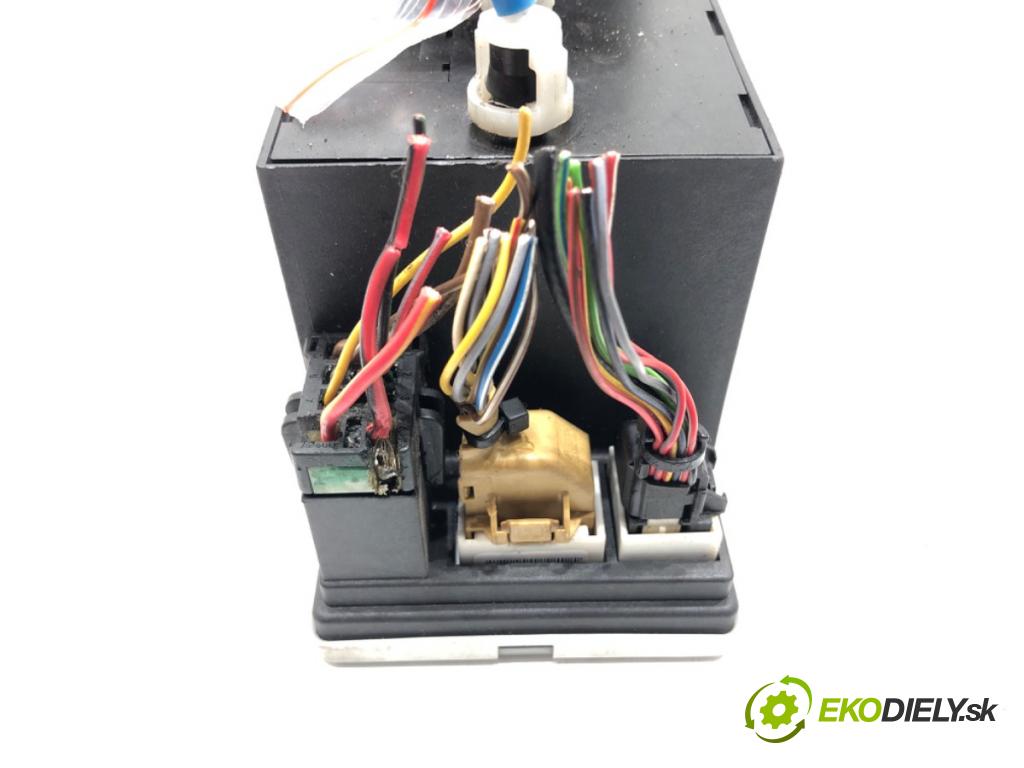 AUDI A3 (8L1) 1996 - 2006    1.9 TDI 96 kW [130 KM] olej napędowy 2000 - 2003  pumpa centrálneho zámku 8D0862257 (Riadiace jednotky centrálneho zámku)