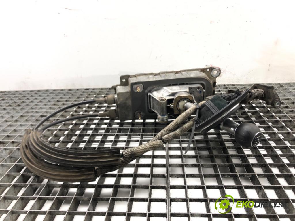 AUDI A3 (8L1) 1996 - 2006    1.9 TDI 96 kW [130 KM] olej napędowy 2000 - 2003  Kulisa 1J0711061C (Rýchlostná páka / kulisa)