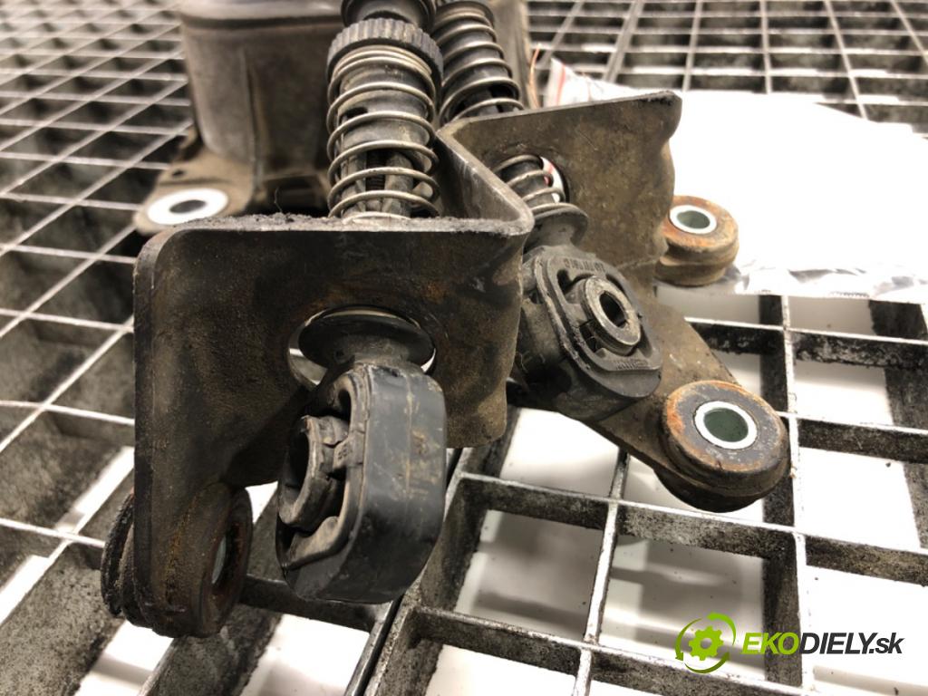 AUDI A3 (8L1) 1996 - 2006    1.9 TDI 96 kW [130 KM] olej napędowy 2000 - 2003  Kulisa 1J0711061C (Rýchlostná páka / kulisa)