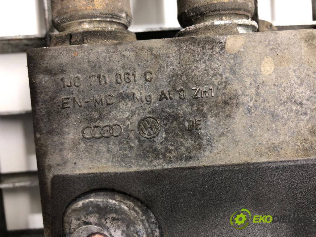 AUDI A3 (8L1) 1996 - 2006    1.9 TDI 96 kW [130 KM] olej napędowy 2000 - 2003  Kulisa 1J0711061C (Rýchlostná páka / kulisa)