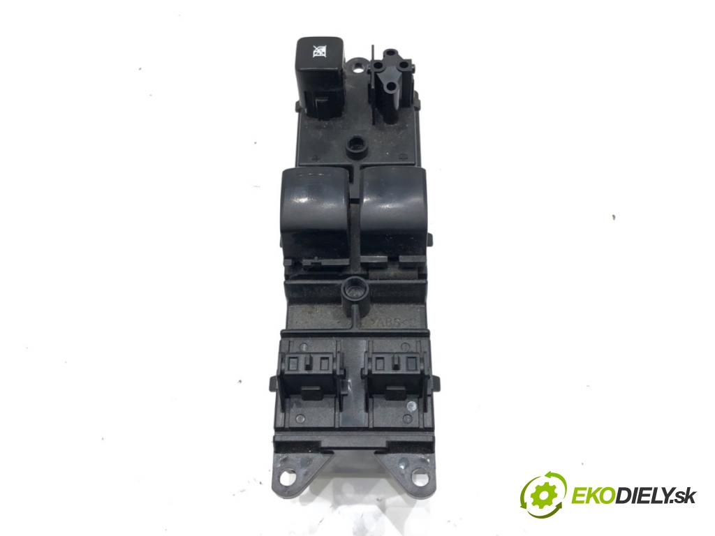 MITSUBISHI MIRAGE / SPACE STAR liftback 2013 52 kW 1.0 (A05A) 999 Prepínač okien 8608A241 (Prepínacie páčky pod volantom)