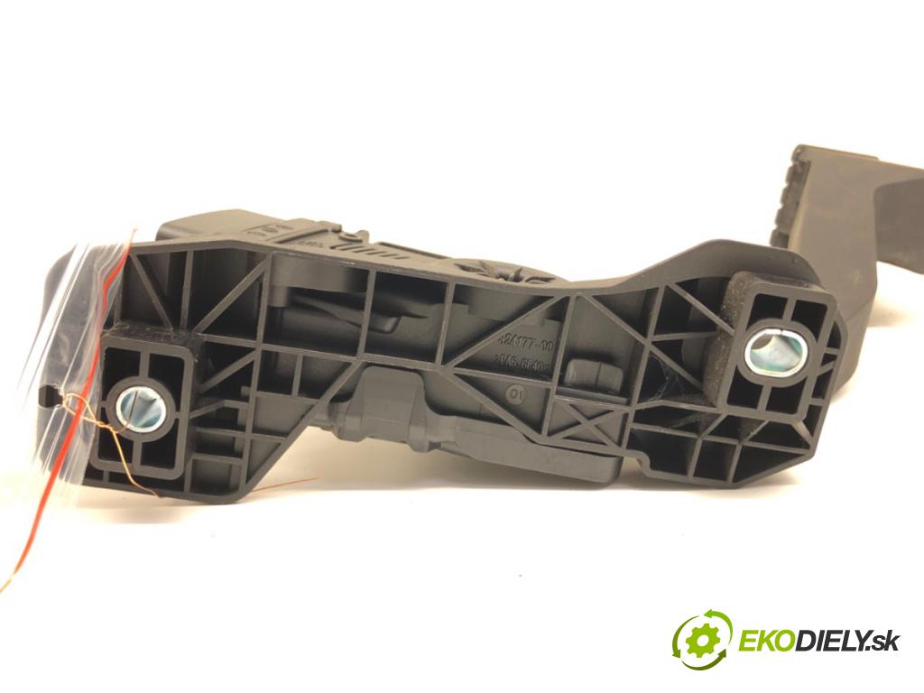 MITSUBISHI MIRAGE / SPACE STAR VI liftback (A0_A) 2012 - 2022    1.0 (A05A) 52 kW [71 KM] benzyna 2012 - 2022  Potenciometer plynu 1600A093 (Pedál)