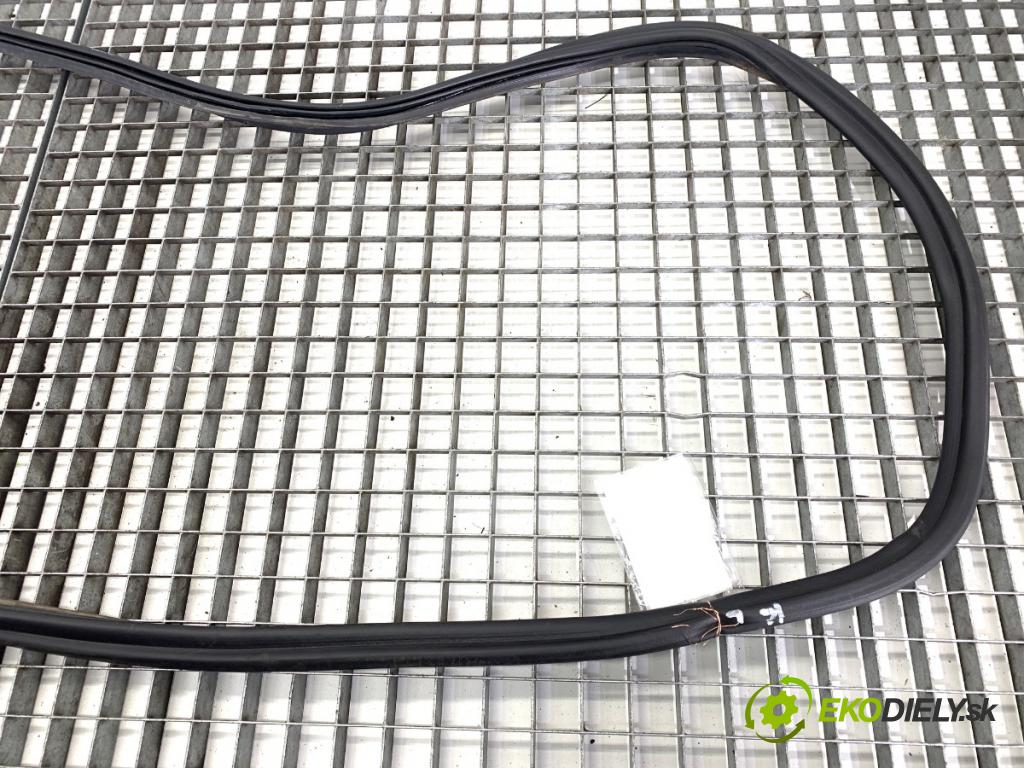 VW TIGUAN SUV 2019 140 kW 2.0 TSI 4motion 1984 těsnění dveří kufra