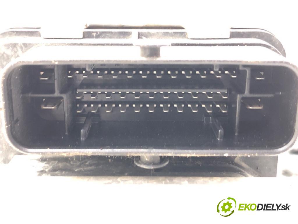 SKODA OCTAVIA III Combi (5E5, 5E6) 2012 - 2022    1.6 TDI 85 kW [115 KM] olej napędowy 2017 - 2022  Pumpa ABS 5Q0614517EQ (Pumpy ABS)