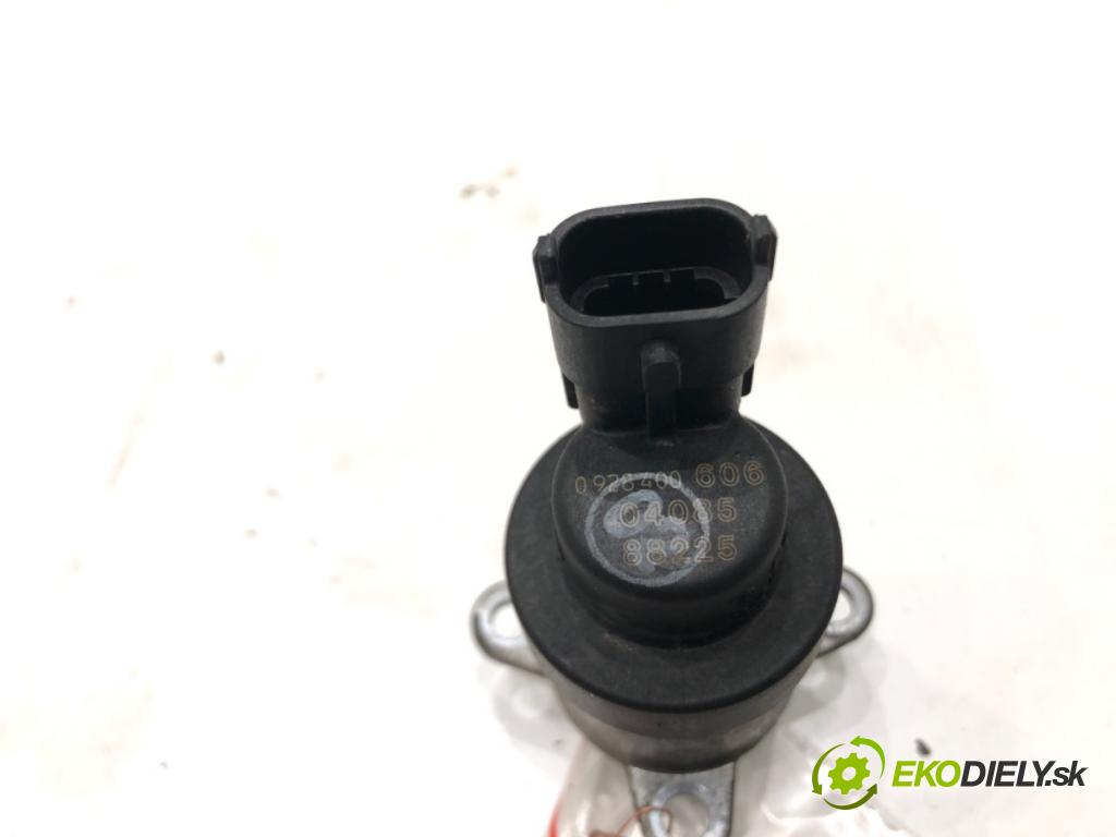 TOYOTA AURIS (_E15_) 2006 - 2012    1.4 D-4D (NDE150_) 66 kW [90 KM] olej napędowy 2007 - 2012  Regulátor tlaku paliva 0928400606 (Ostatné)