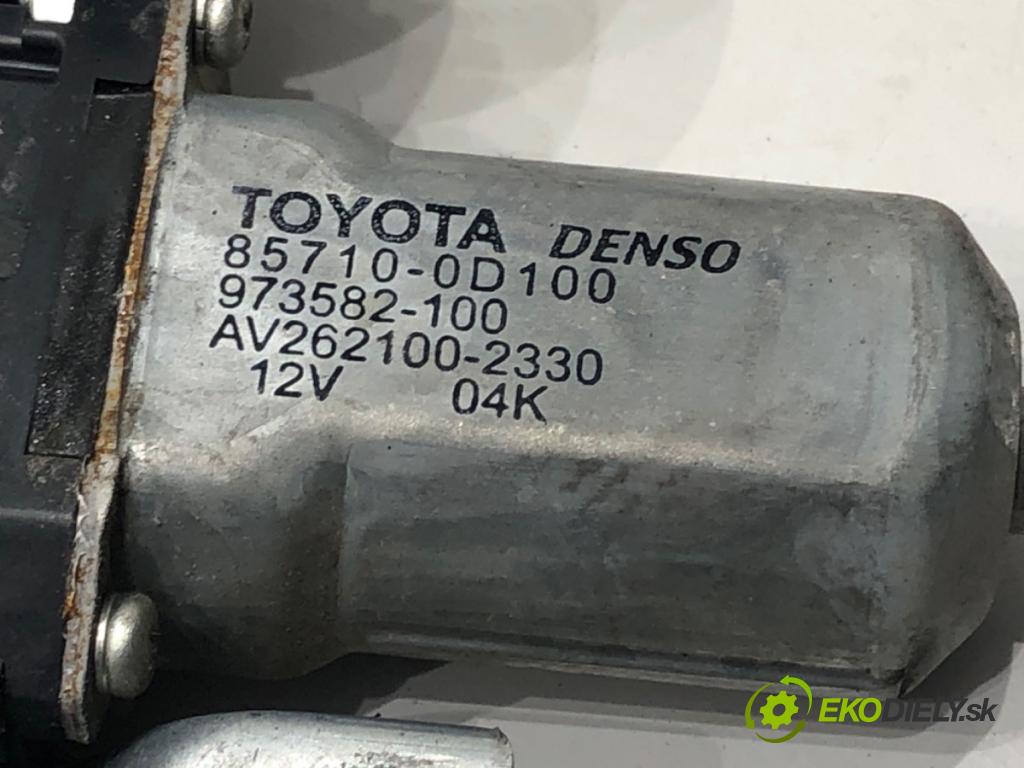 TOYOTA AURIS (_E15_) 2006 - 2012    1.4 D-4D (NDE150_) 66 kW [90 KM] olej napędowy 2007 - 2012  mechanismus okna pravý přední část 85710-0D100