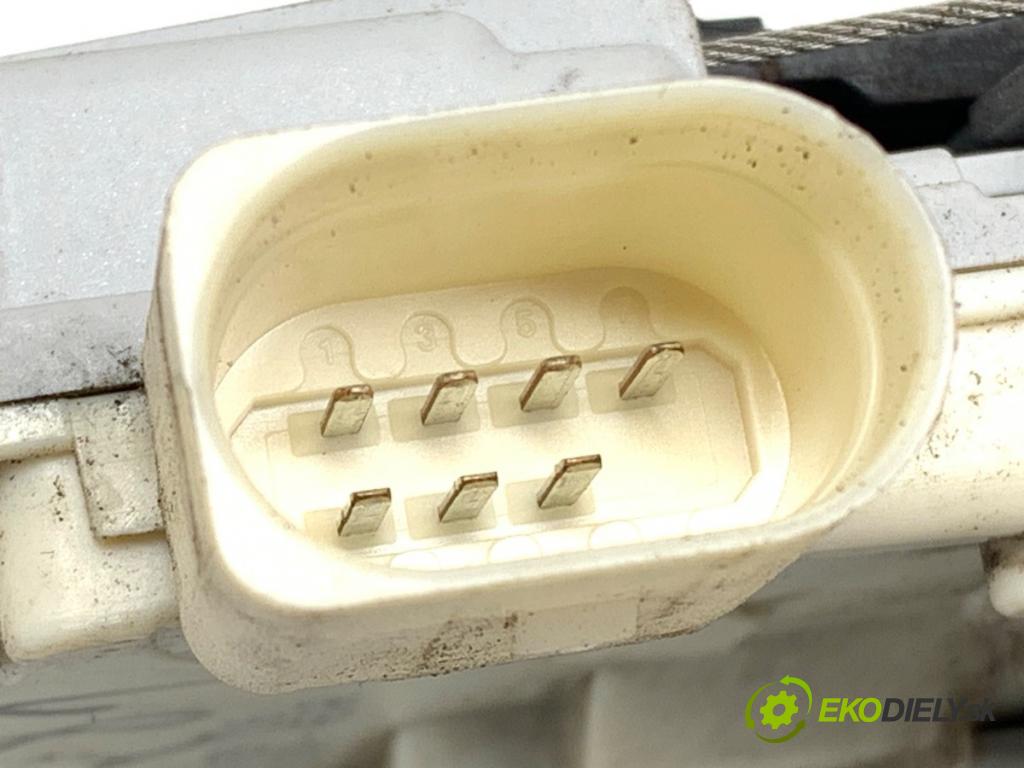 AUDI A6 C6 (4F2) 2004 - 2011    2.4 130 kW [177 KM] benzyna 2004 - 2008  zámok dveře pravý zadní část 4F0839016