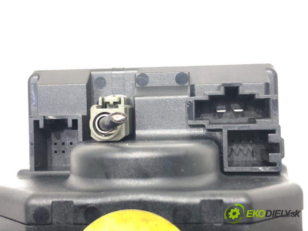 AUDI A6 C6 (4F2) 2004 - 2011    2.4 130 kW [177 KM] benzyna 2004 - 2008  spinačka 4F0909131D (Spínacia skrinka a kľúč)