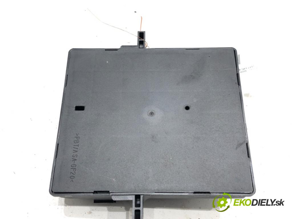 AUDI A6 C6 (4F2) 2004 - 2011    2.4 130 kW [177 KM] benzyna 2004 - 2008  Modul svetiel 4F0907279 (Ostatné)