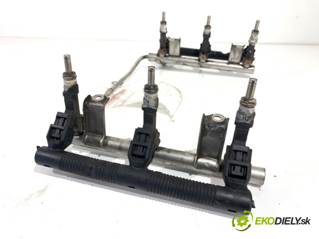 AUDI A6 C6 (4F2) 2004 - 2011    2.4 130 kW [177 KM] benzyna 2004 - 2008  Lišta vstrekovacia 06E971821A (Vstrekovacia lišta)