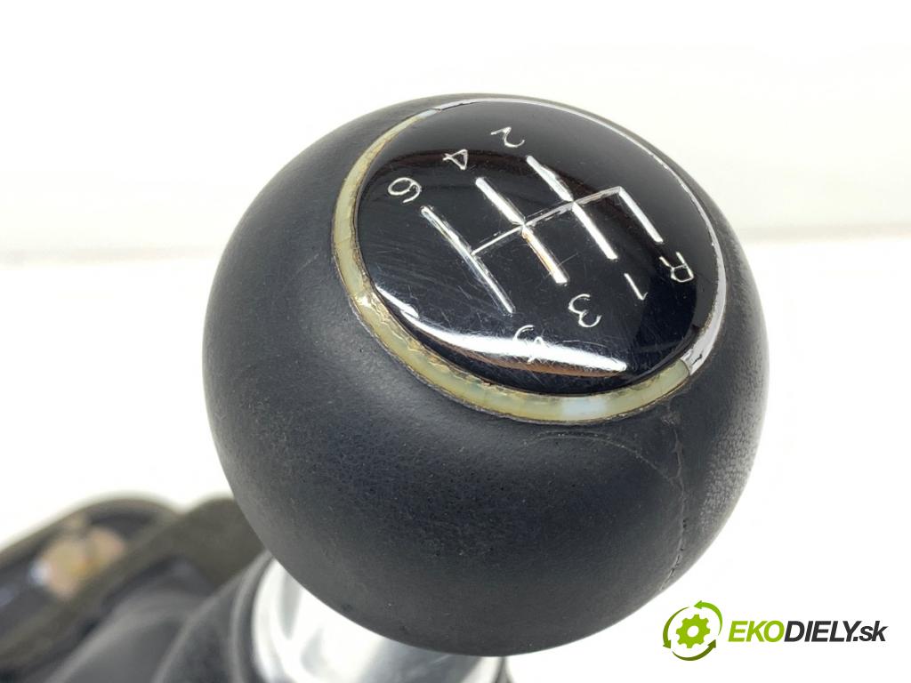 AUDI A6 C6 (4F2) 2004 - 2011    2.4 130 kW [177 KM] benzyna 2004 - 2008  Kulisa 8E0711290 (Rýchlostná páka / kulisa)