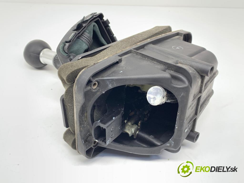 AUDI A6 C6 (4F2) 2004 - 2011    2.4 130 kW [177 KM] benzyna 2004 - 2008  Kulisa 8E0711290 (Rýchlostná páka / kulisa)