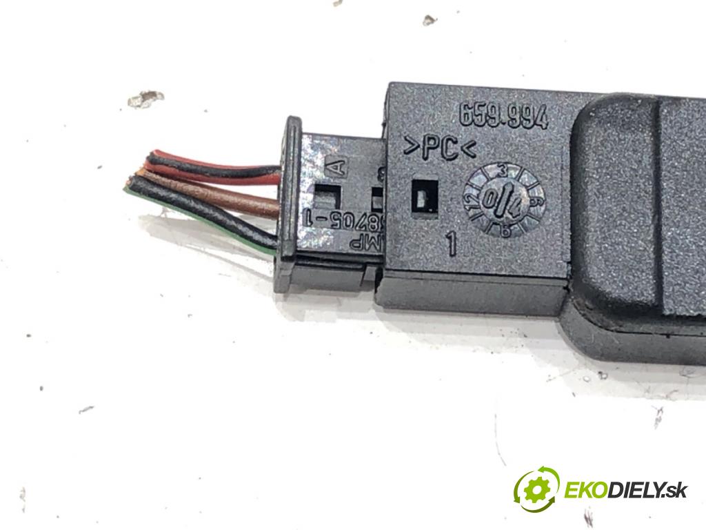 AUDI A6 C6 (4F2) 2004 - 2011    2.4 130 kW [177 KM] benzyna 2004 - 2008  Snímač dažďa 4E0955559A (Snímač dažďa)