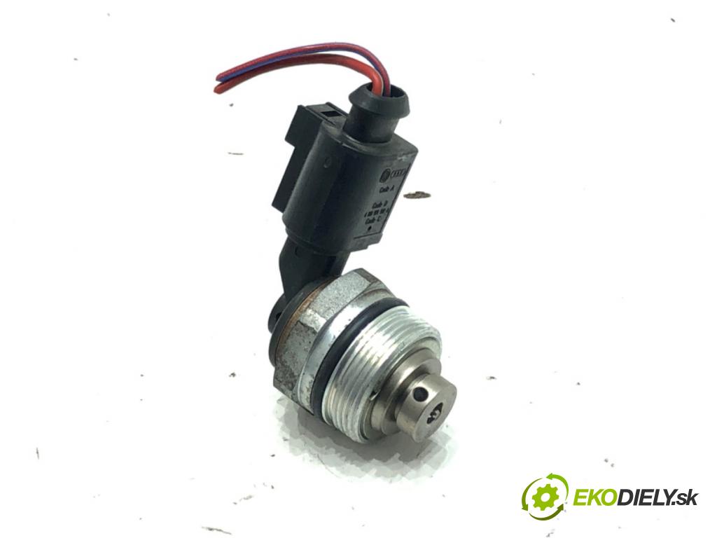 VW TIGUAN (5N_) 2007 - 2018    1.4 TSI 4motion 110 kW [150 KM] benzyna 2007 - 2018  Regulátor tlaku paliva 03C127025 (Ostatné)