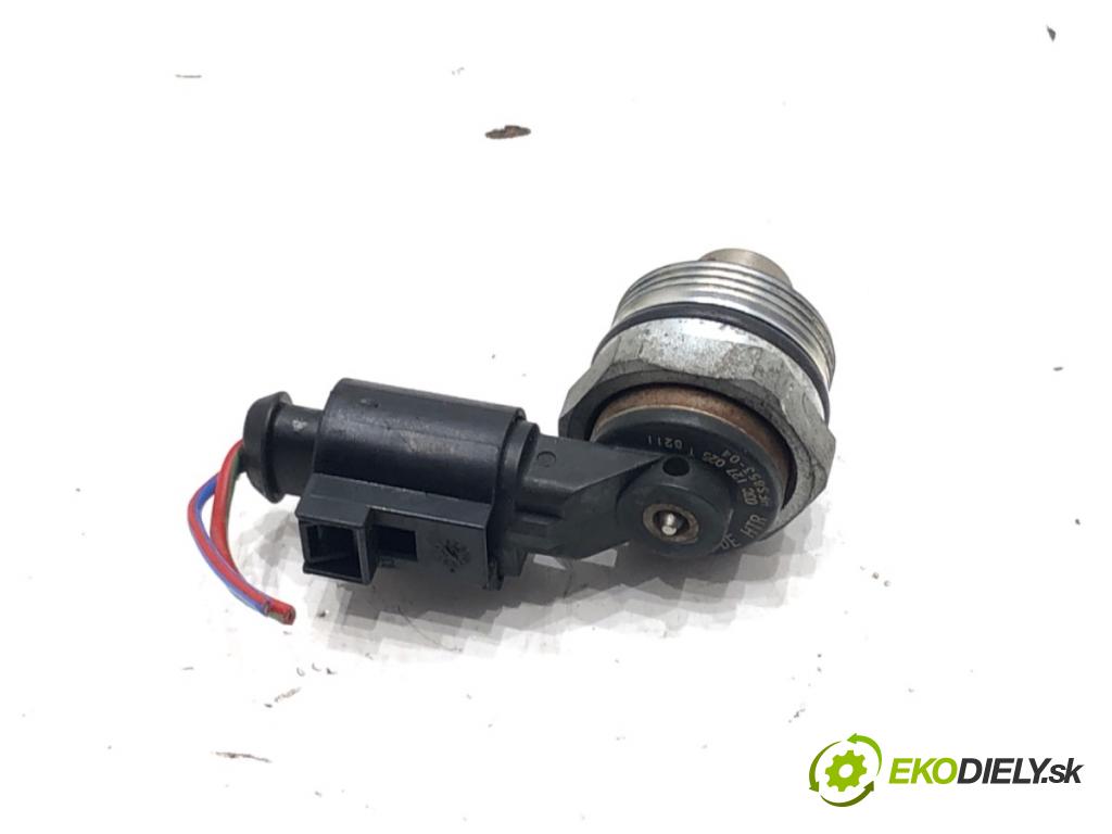 VW TIGUAN (5N_) 2007 - 2018    1.4 TSI 4motion 110 kW [150 KM] benzyna 2007 - 2018  Regulátor tlaku paliva 03C127025 (Ostatné)