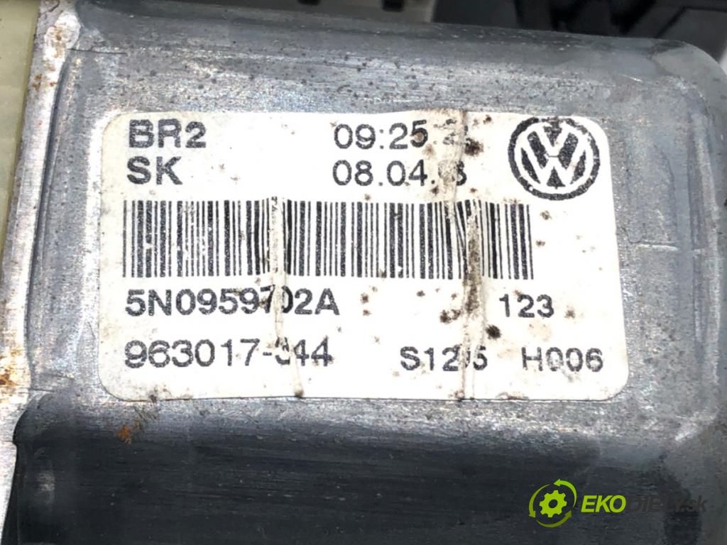 VW TIGUAN (5N_) 2007 - 2018    1.4 TSI 4motion 110 kW [150 KM] benzyna 2007 - 2018  motorek sťahovaní okna přední část pravý 1K0959792K (Ostatné)