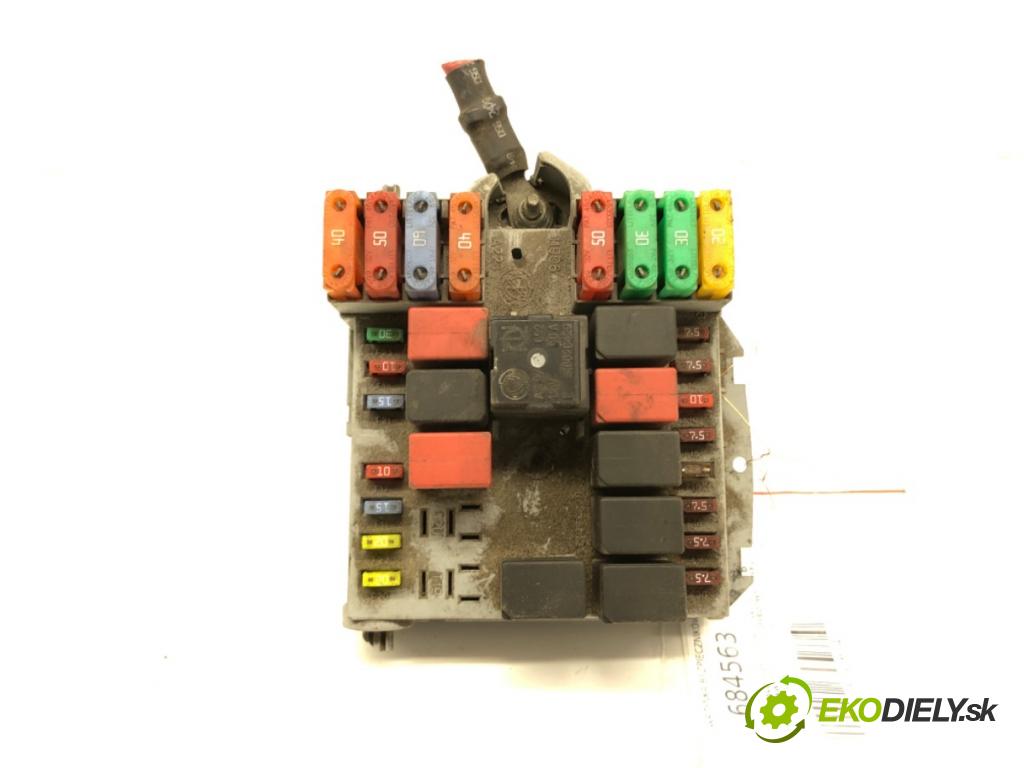 FIAT BRAVO II (198_) 2006 - 2022    1.6 D Multijet (198AXH1B) 77 kW [105 KM] olej napędowy 2007 - 2014  skříňka poistková 51832042 (Pojistkové skříňky)