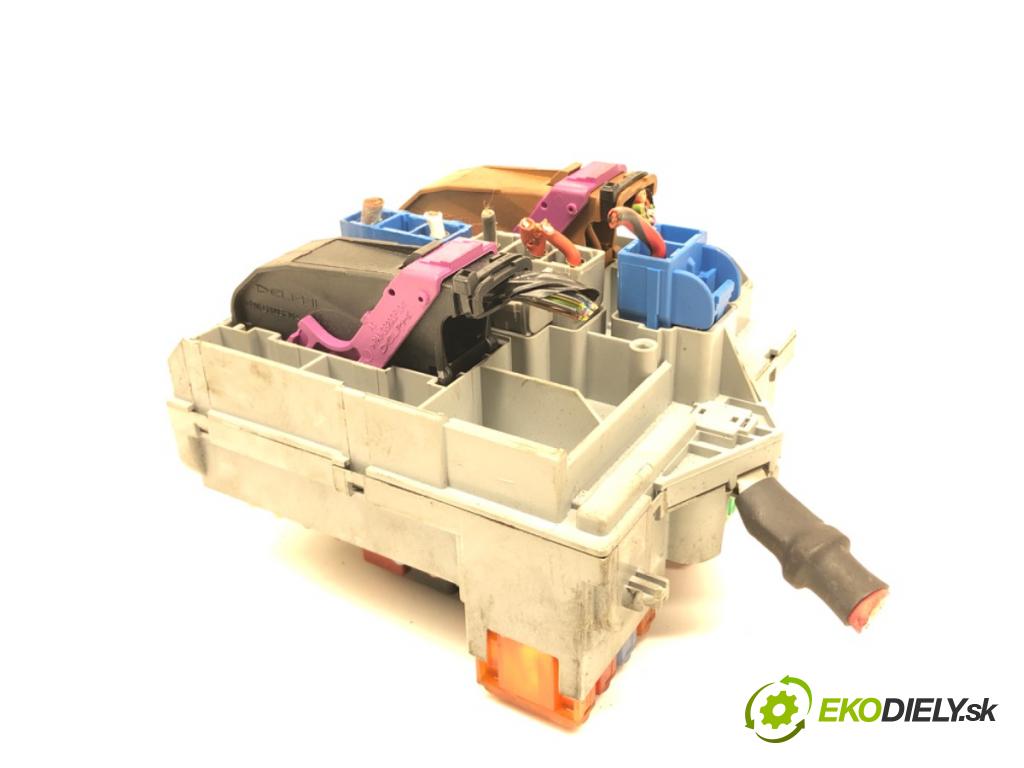 FIAT BRAVO II (198_) 2006 - 2022    1.6 D Multijet (198AXH1B) 77 kW [105 KM] olej napędowy 2007 - 2014  skříňka poistková 51832042 (Pojistkové skříňky)