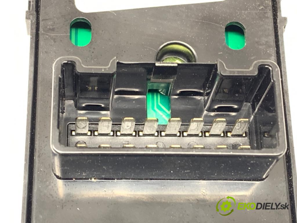 KIA CEED Kombi 2014 81 kW 1.6 CRDi 110 1582 Prepínač okien  (Prepínacie páčky pod volantom)