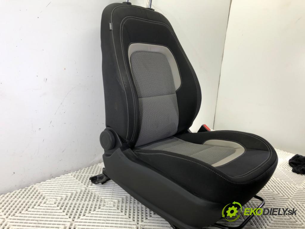 KIA CEED Sportswagon (JD) 2012 - 2018    1.6 CRDi 110 81 kW [110 KM] olej napędowy 2013 - 2018  Sedadlo pravy predný