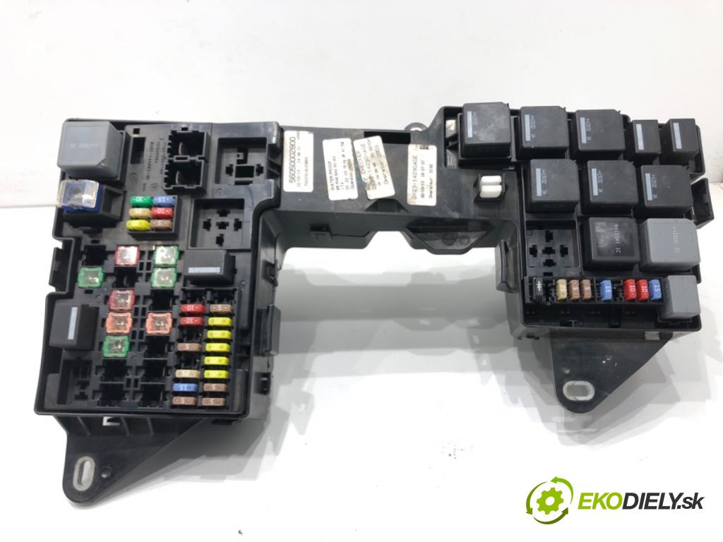 JAGUAR XF I (X250) 2008 - 2015    3.0 250 kW [340 KM] benzyna 2012 - 2015  skříňka poistková 8X2T-14A003-AB (Pojistkové skříňky)