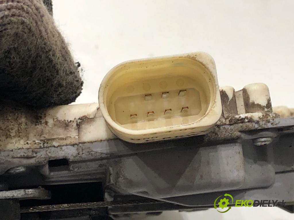 AUDI A6 C6 Avant (4F5) 2004 - 2011    2.0 TDI 103 kW [140 KM] olej napędowy 2005 - 2008  zámok dveře pravý zadní část 4F0839016