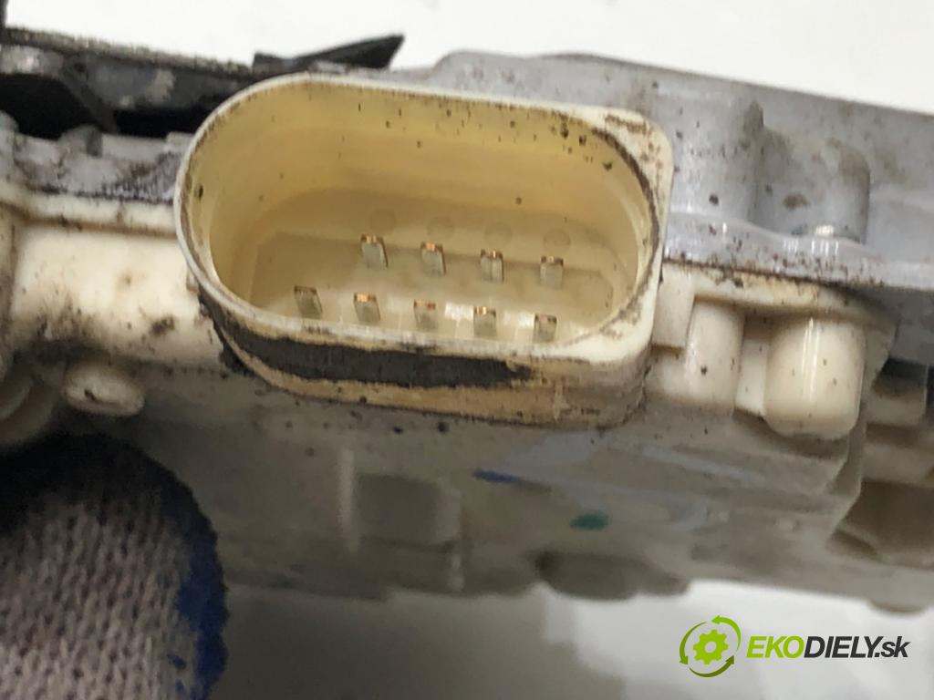 AUDI A6 C6 Avant (4F5) 2004 - 2011    2.0 TDI 103 kW [140 KM] olej napędowy 2005 - 2008  zámok dveře levý přední část 4F1837015E