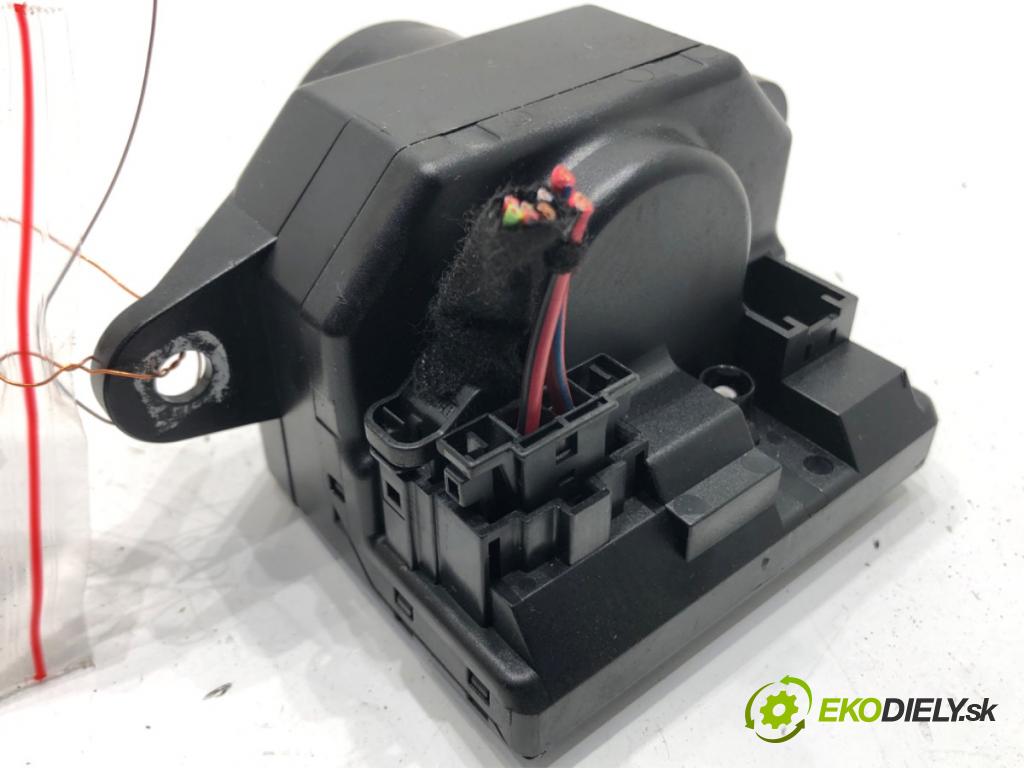 AUDI A6 C6 Avant (4F5) 2004 - 2011    2.0 TDI 103 kW [140 KM] olej napędowy 2005 - 2008  spinačka 4F0909131E (Spínacie skrinky a kľúče)