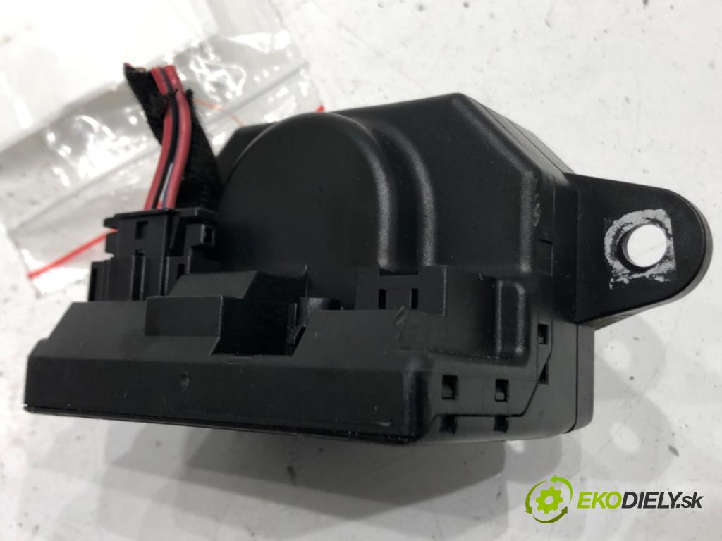 AUDI A6 C6 Avant (4F5) 2004 - 2011    2.0 TDI 103 kW [140 KM] olej napędowy 2005 - 2008  spinačka 4F0909131E (Spínacie skrinky a kľúče)