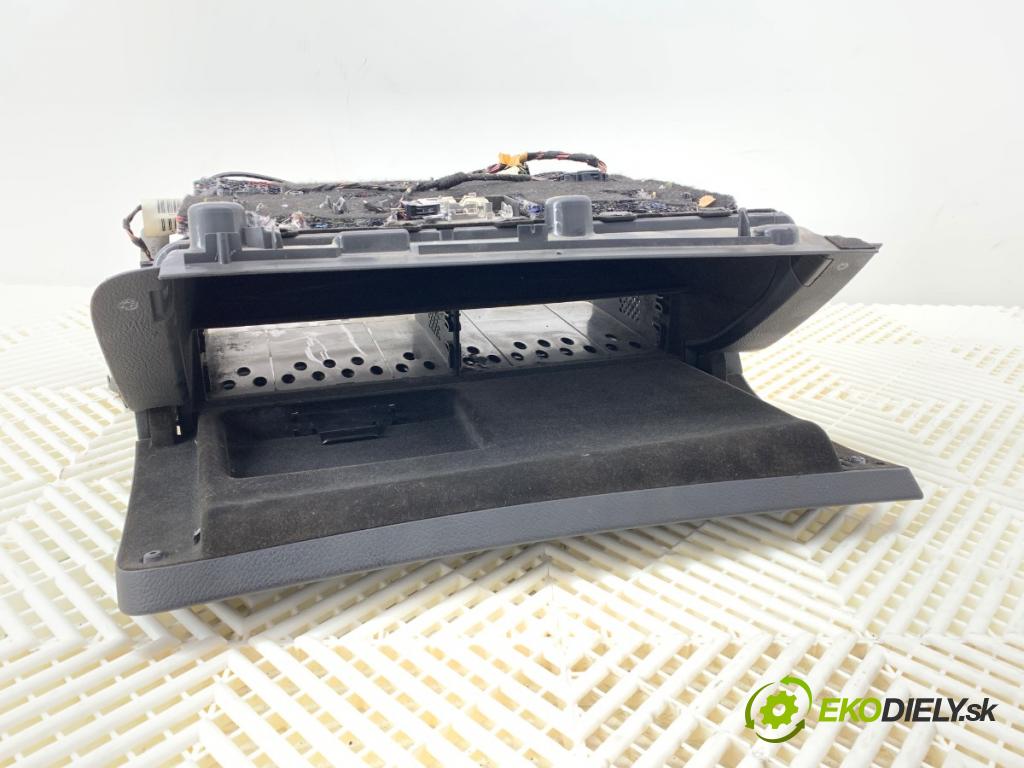 AUDI A6 C6 Avant (4F5) 2004 - 2011    2.0 TDI 103 kW [140 KM] olej napędowy 2005 - 2008  Priehradka, kastlík spolujazdca 4F1857035AK (Priehradka, kastlík)