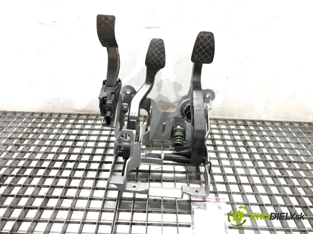 AUDI A4 B8 Avant (8K5) 2007 - 2015    2.0 TDI 125 kW [170 KM] olej napędowy 2008 - 2012  PEDÁL: 8K1721117 8K1721523 (Pedál)