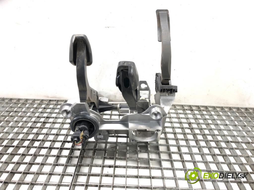 AUDI A4 B8 Avant (8K5) 2007 - 2015    2.0 TDI 125 kW [170 KM] olej napędowy 2008 - 2012  PEDÁL: 8K1721117 8K1721523 (Pedál)