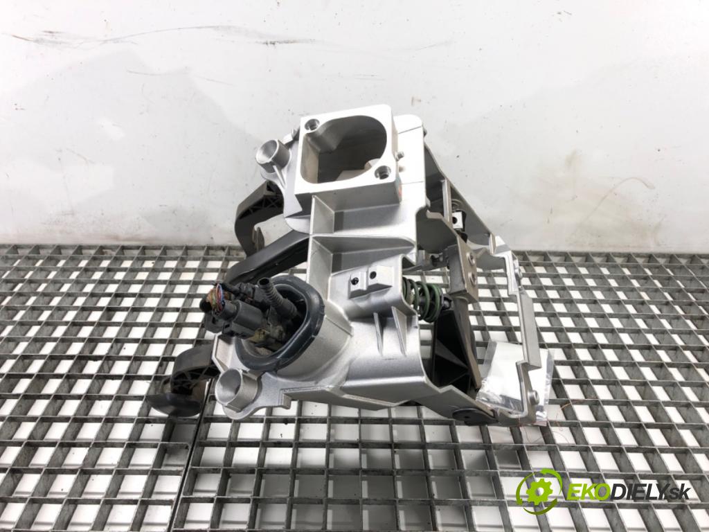 AUDI A4 B8 Avant (8K5) 2007 - 2015    2.0 TDI 125 kW [170 KM] olej napędowy 2008 - 2012  PEDÁL: 8K1721117 8K1721523 (Pedál)