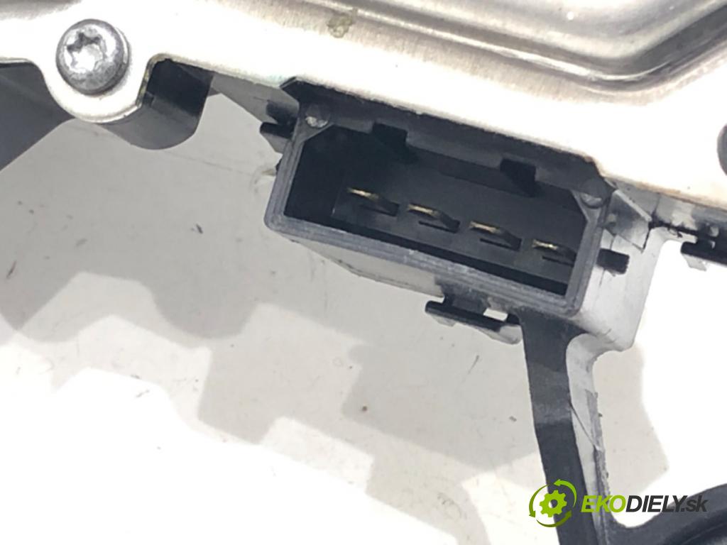 AUDI A4 B8 Avant (8K5) 2007 - 2015    2.0 TDI 125 kW [170 KM] olej napędowy 2008 - 2012  motor stěračů zadní část 4F9955711C